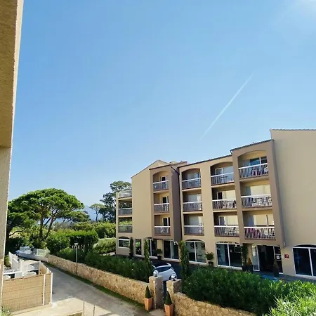 Cosy Avec Terrasse A 100m De La - - Fr-1-63-278 Appartement