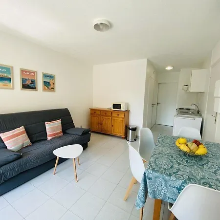 Cosy Avec Terrasse A 100m De La - - Fr-1-63-278 *