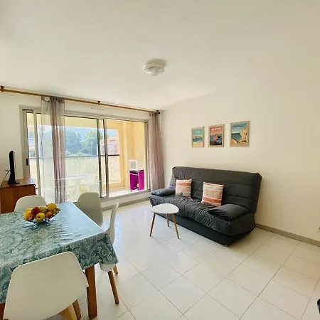 Cosy Avec Terrasse A 100m De La - - Fr-1-63-278